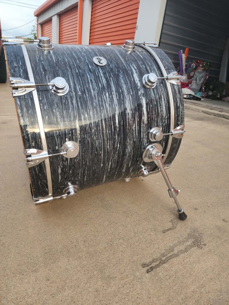 dw collectors maple drum set