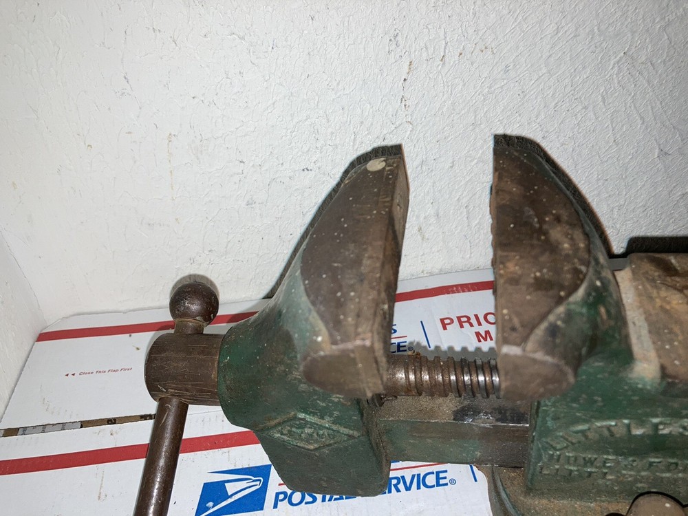 Littlestown No. 25 Bench Vise missing Clamp Tip 3-1/2"