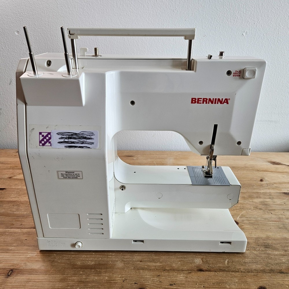 Bernina 1530 Inspiration Sewing Machine (Parts - Brain/Screen Non-Functioning)
