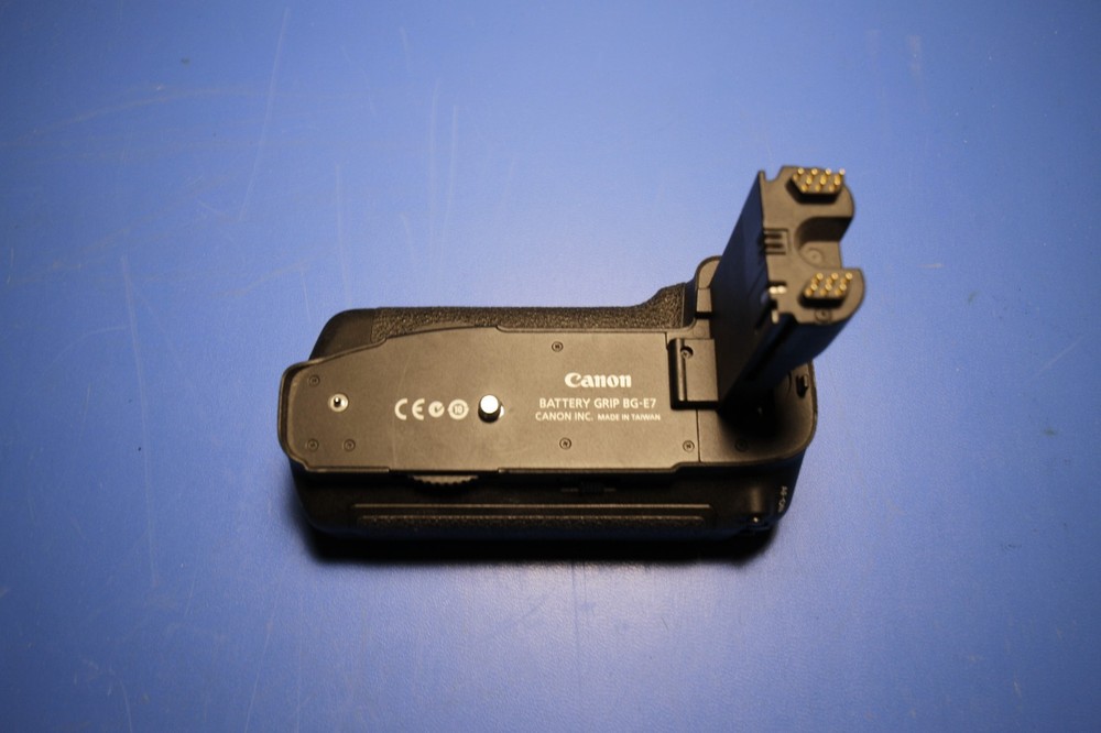 Canon OEM Battery Grip BG-E7 for EOS 7D