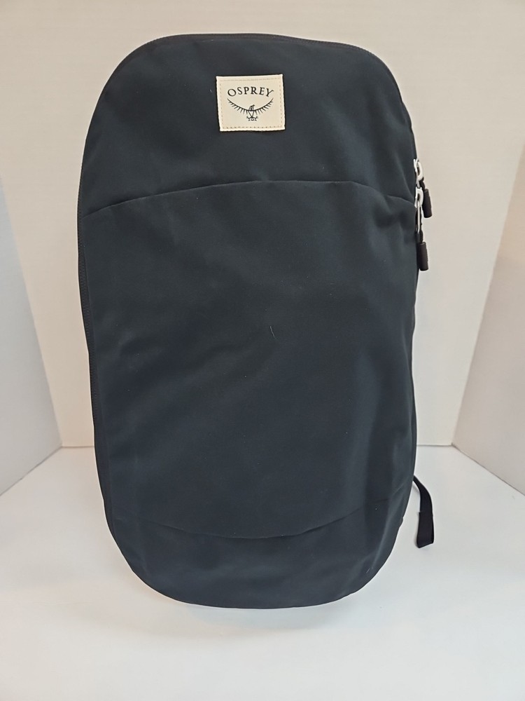 Osprey Arcane Duffel Bag/Backpack  30L. Black.