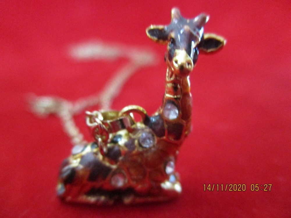 GIRAFFE  ~ NECKLACE   MINT NEW