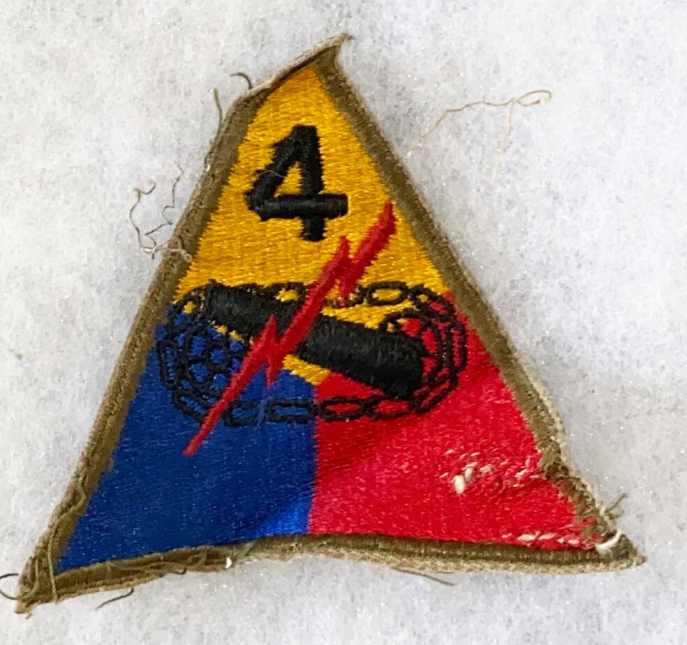WWII OD Border 4th Armor Division Patch Odd Embroidered Number