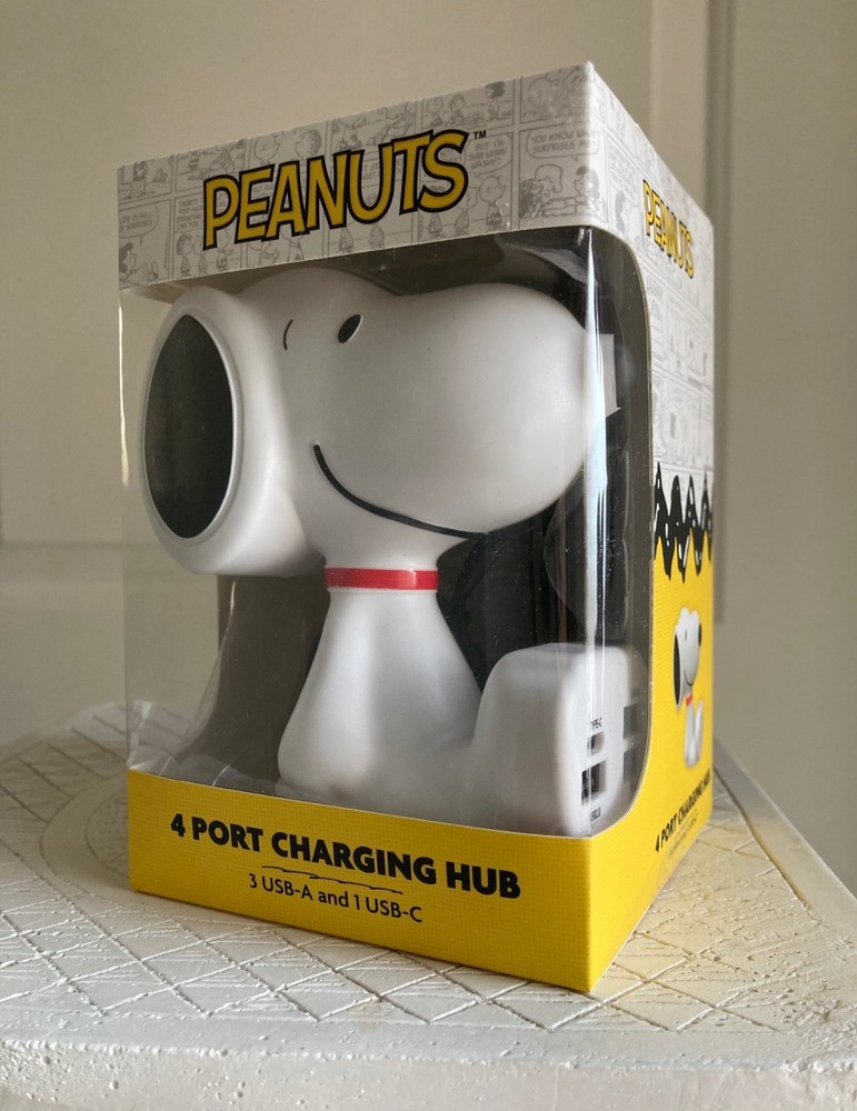 PEANUTS SNOOPY Charging Hub (4-Port) 3 USB-A and 1 USB-C