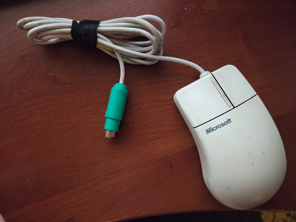 Microsoft 2-Button PS/2 Wired Mouse 2.1a – White, Used Condition
