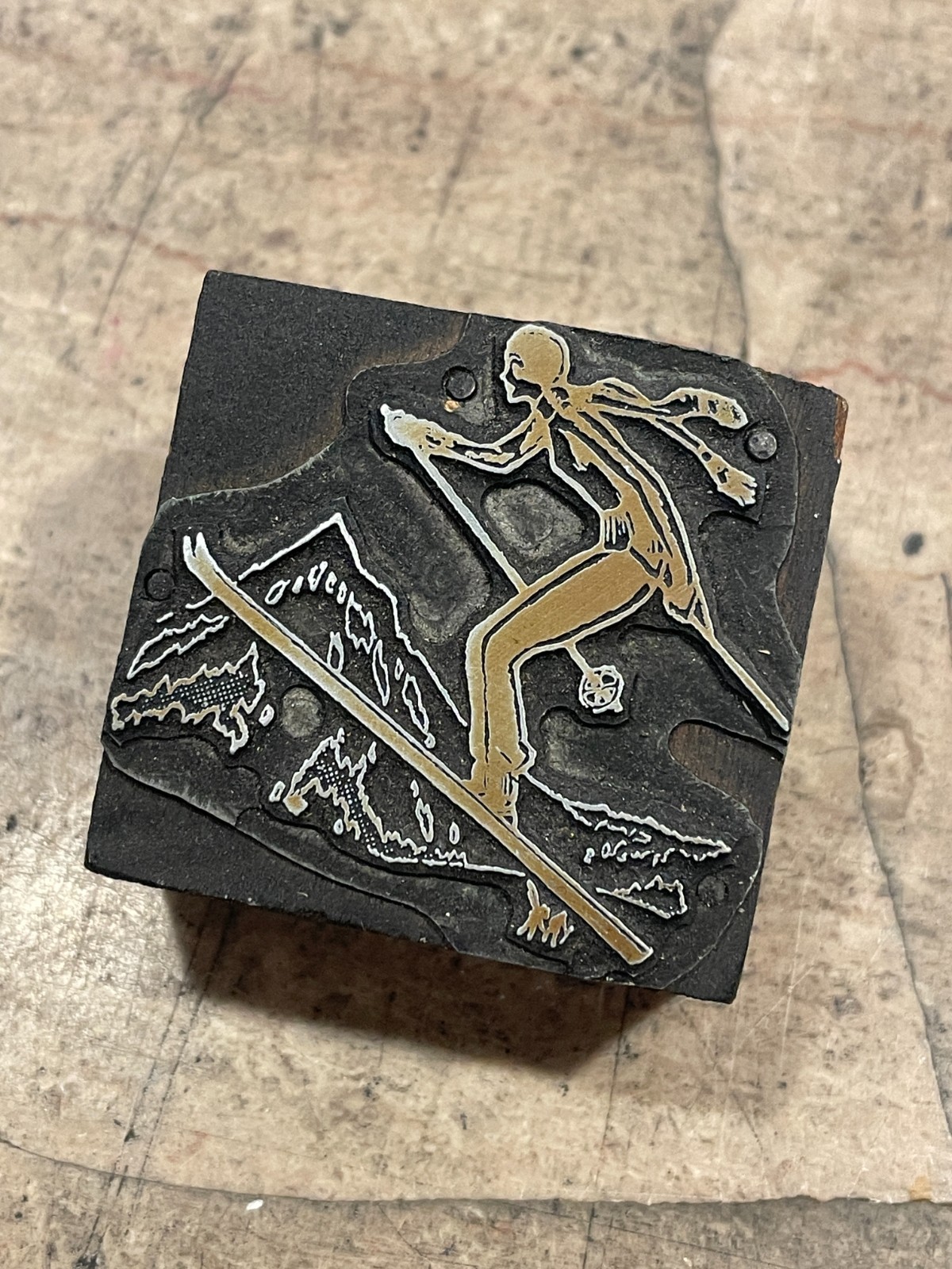 Printing Letterpress Printers Block Woman Skiing On Mountain / Sports (1564)