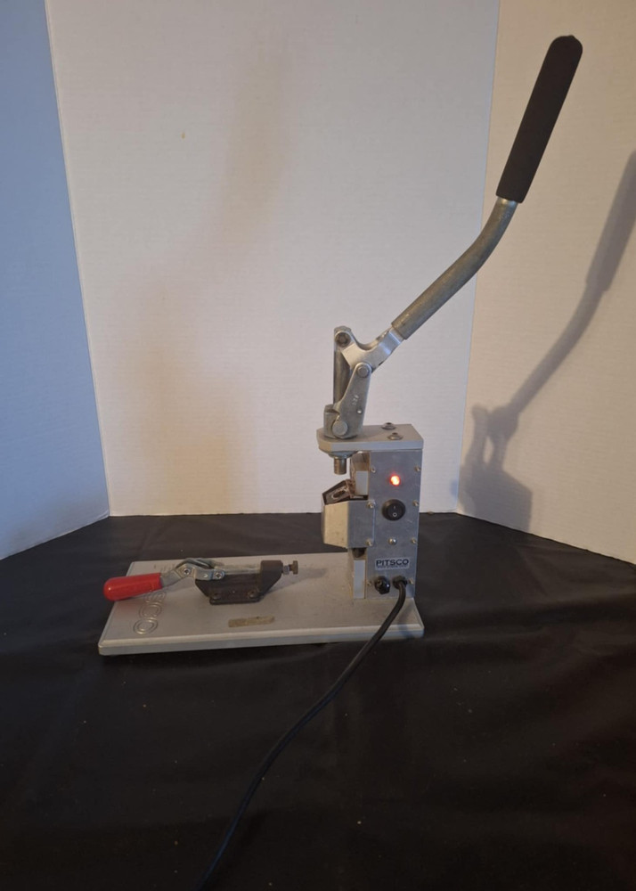 Pitsco Benchtop Manual Plastic Injection Molding Machine – Tested Working