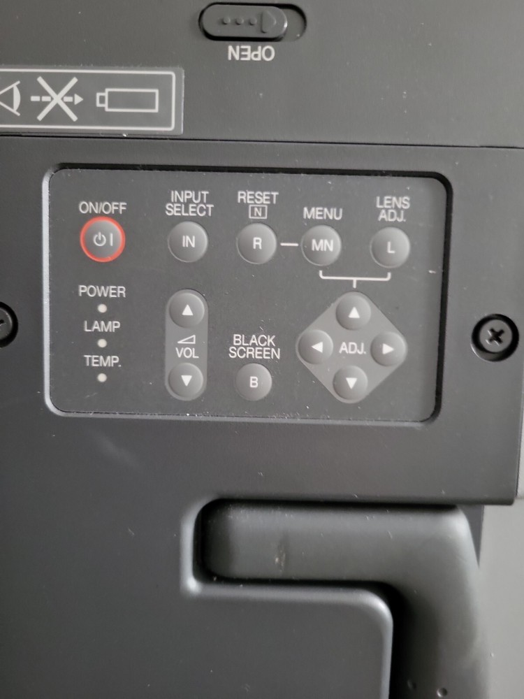 Sharp Vision XG-E650UB LCD Projector w/ Protective Case Manual & Power Cord