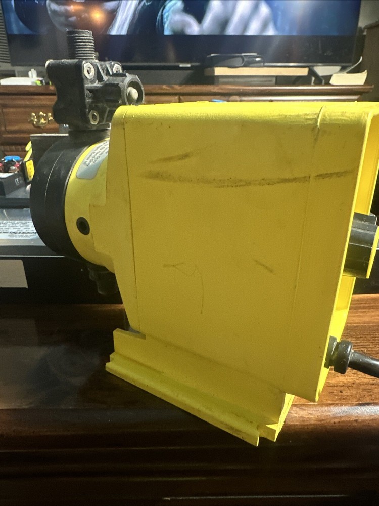 LMI Milton Roy P021-352TI