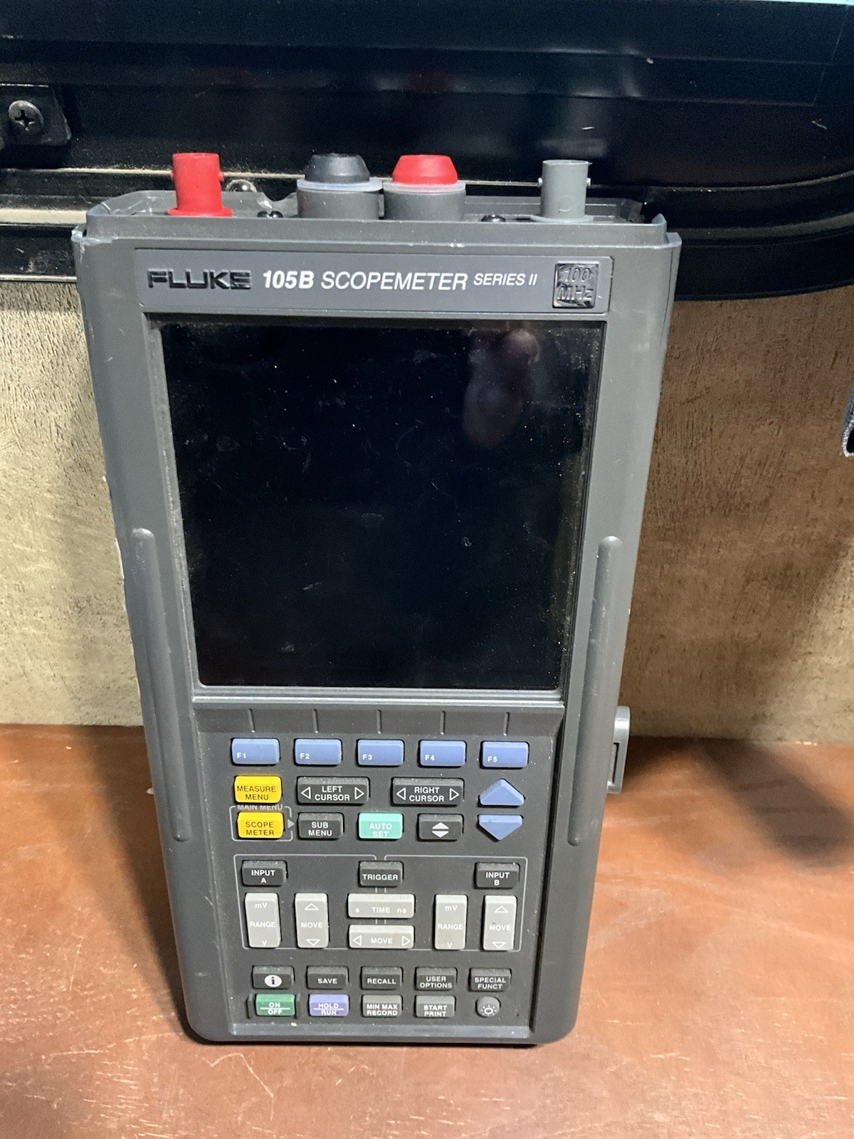 FLUKE 105B SCOPEMETER SERIES II NO LEADS DOES NOT POWER ON