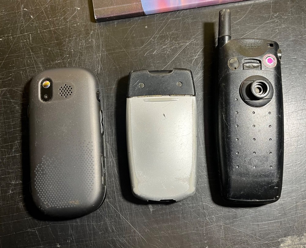 Old cellphone Lot Samsung