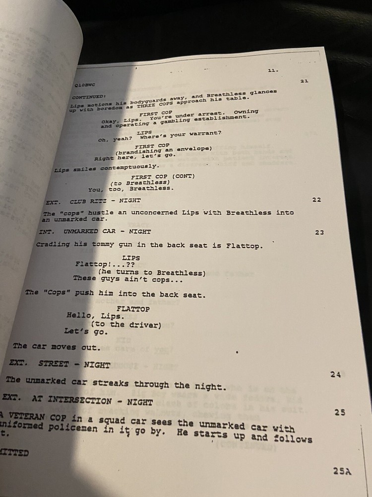 Walt Disney Studios DICK TRACY (1990) SCREENPLAY Warren Beatty RARE SCRIPT Book