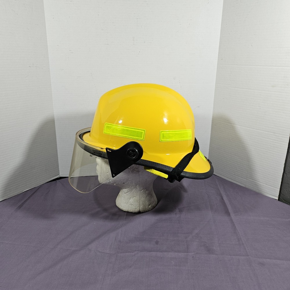 Cairns MSA 660C Metro Fire Helmet Size Medium 4" w/ Tuffshield Faceshield