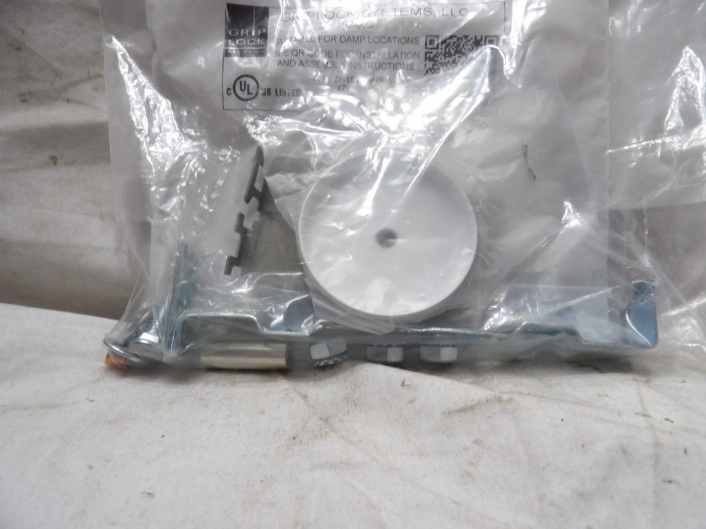 Cooper A048-STD-01C AC48" NP, Fix Yoke, STD Lighting Kit