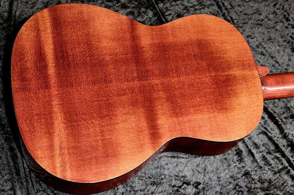 Hora Spanish 4/4 Classical Guitar Spruce Top Maple Back Soft Case Included