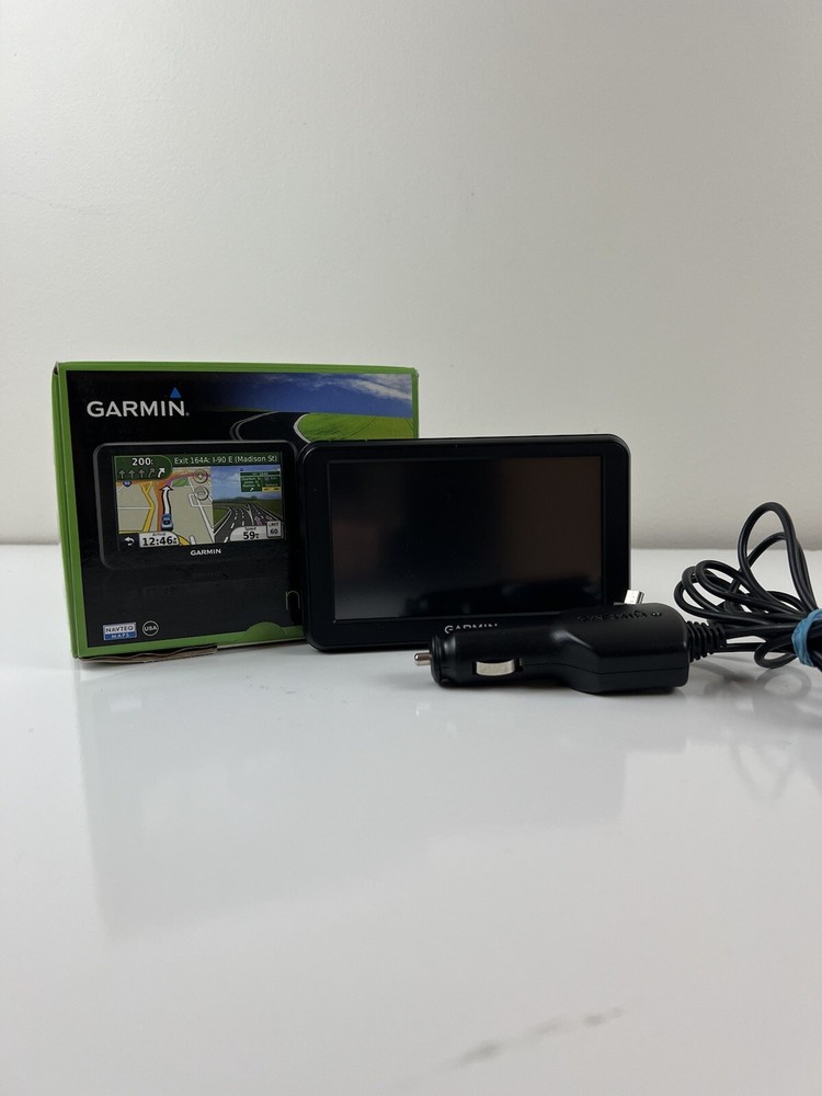 Garmin nüvi 50 GPS Navigator 5 inch Touchscreen Display Map Bundle Missing Mount