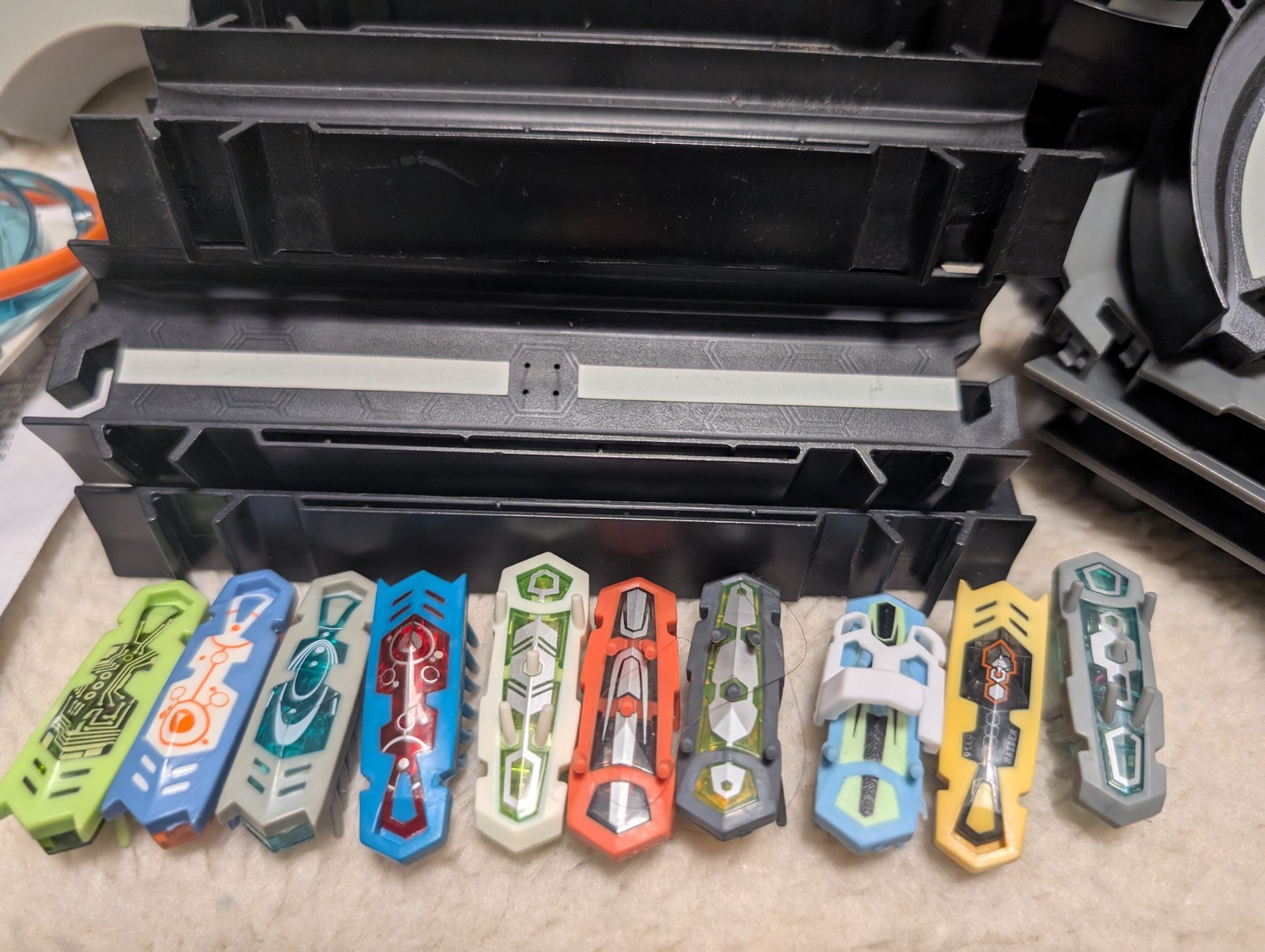 Lot Of HEXBUG Habitat Elevation Playset Zipline Tracks Accessories 10 Nano Bugs