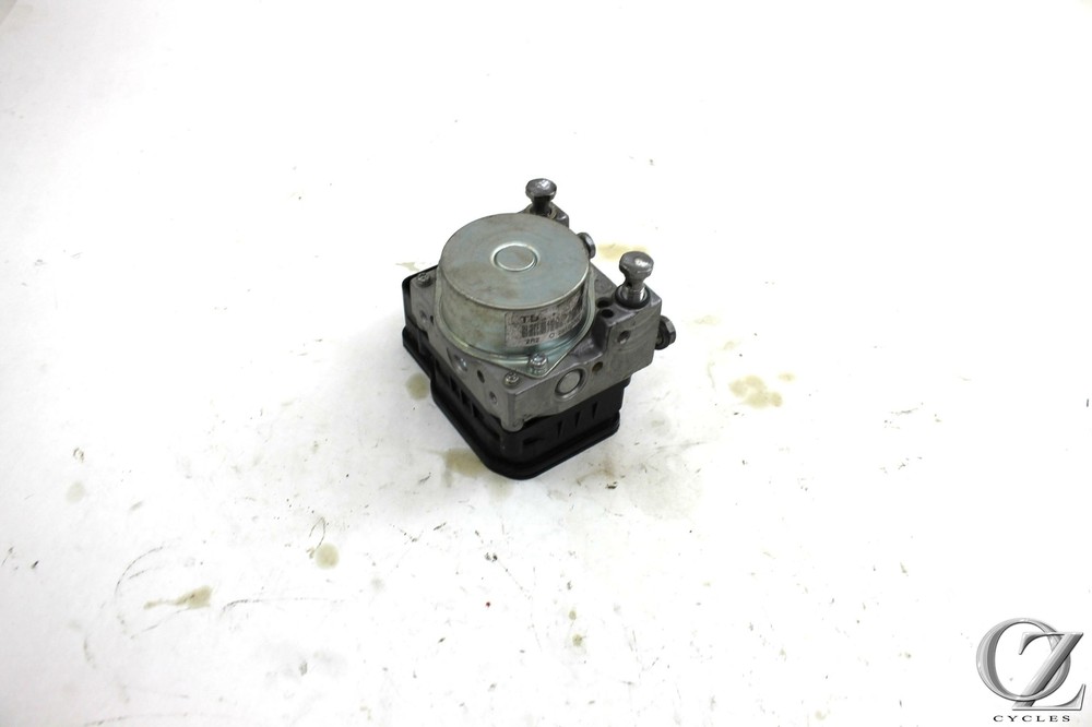 13 Triumph Speed Triple R ABS 1050 Abs Control Module Pump