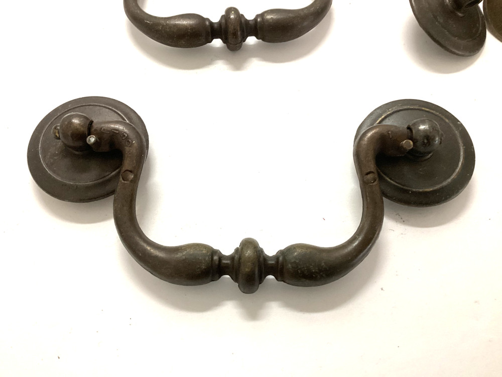 VINTAGE SOLID BRASS DRAWER & CABINET DROP PULL HANDLES LOT OF 11 plus 2 KNOBS