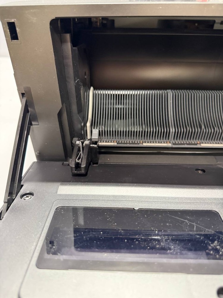 Technics SL-MC7 Compact Disc CD Changer Player w/ Remote – Works – Broken Corner