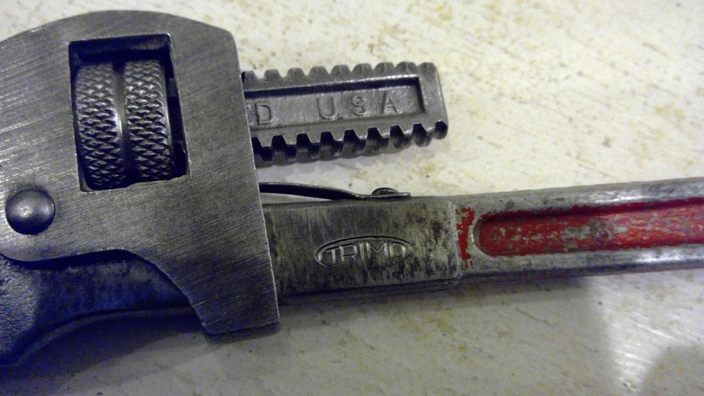 SMALL TRIMO SIZE 8" ADJUSTABLE PIPE WRENCH - VINTAGE