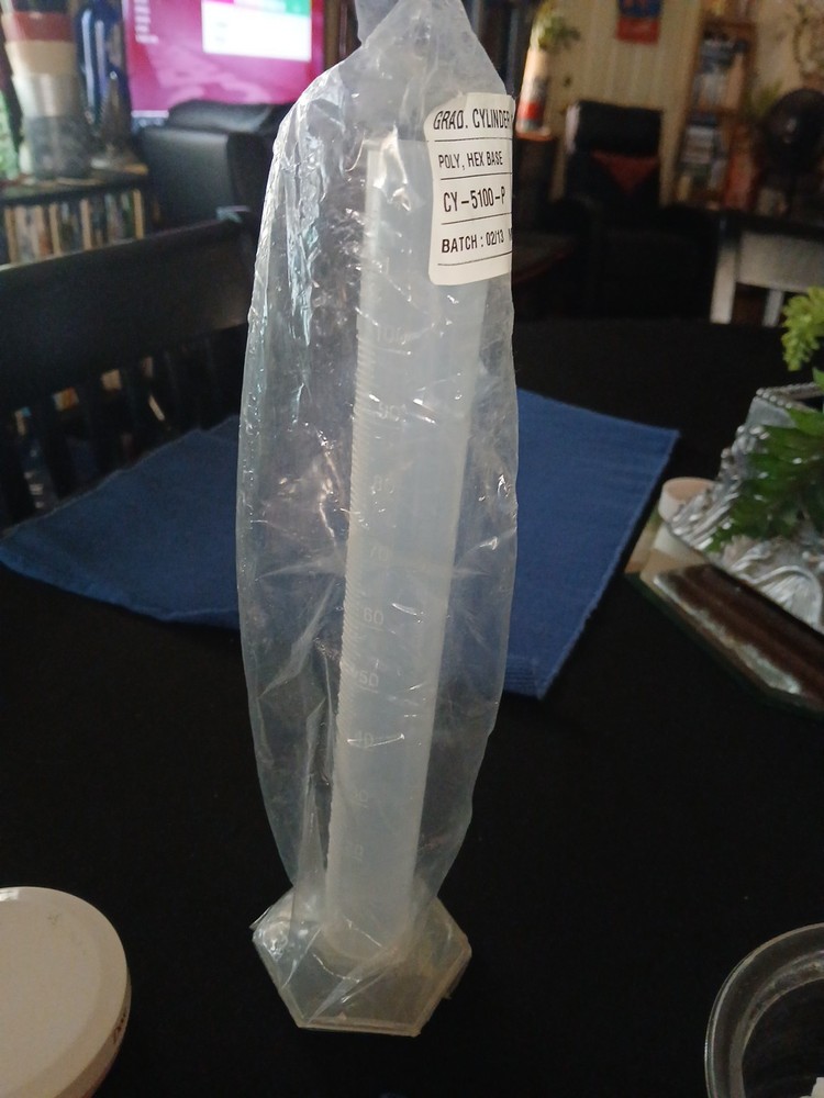 100 ML Graduated Cylinder Hex Base Poly New