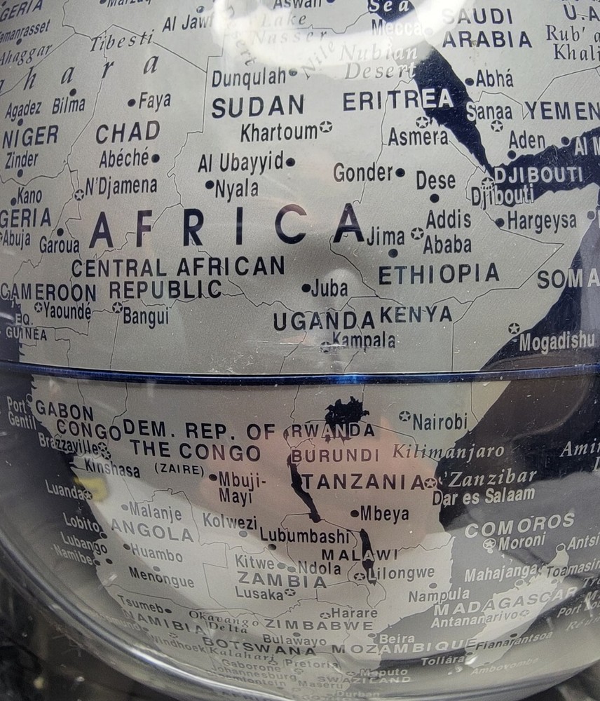 Fascinations World Map Globe Floating Magnetic Levitating Globe. 8" (Read Desc)