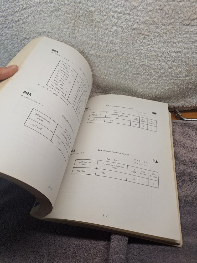 Vintage 1976 MOS Technology MCS6500 Microcomputer Programming Manual 6500-50A