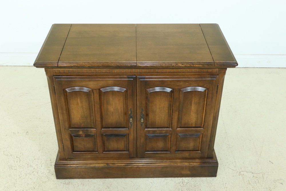 F50526EC: ETHAN ALLEN Maple Classic Manor Flip Top Server