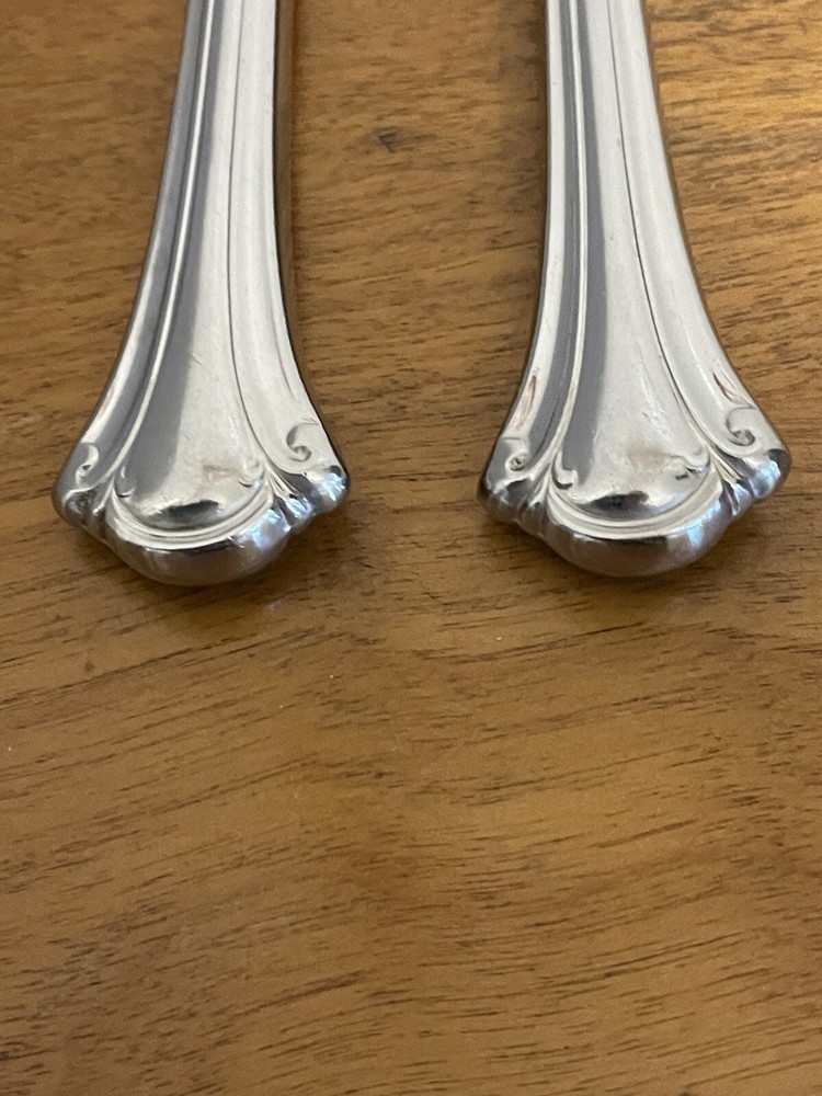 2 Wallace RESPLENDENCE 18/10 Stainless Modern Solid Dinner Knives 9 1/2"