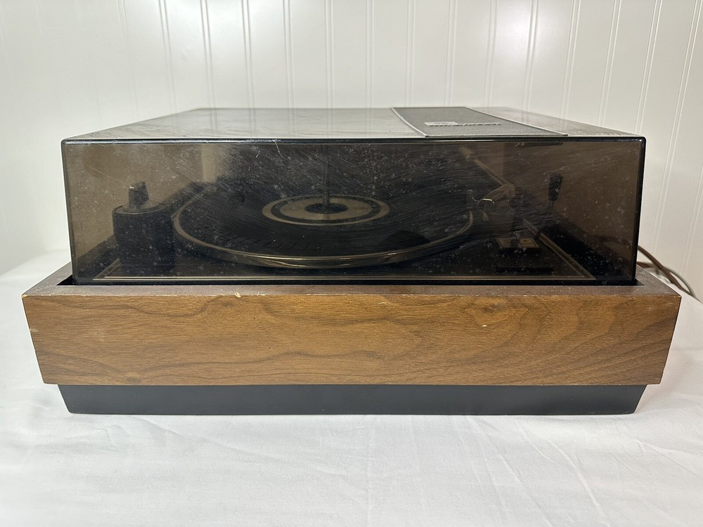 Magnavox 2K8888 Turntable | w/ lid | Untested | needs cleaning
