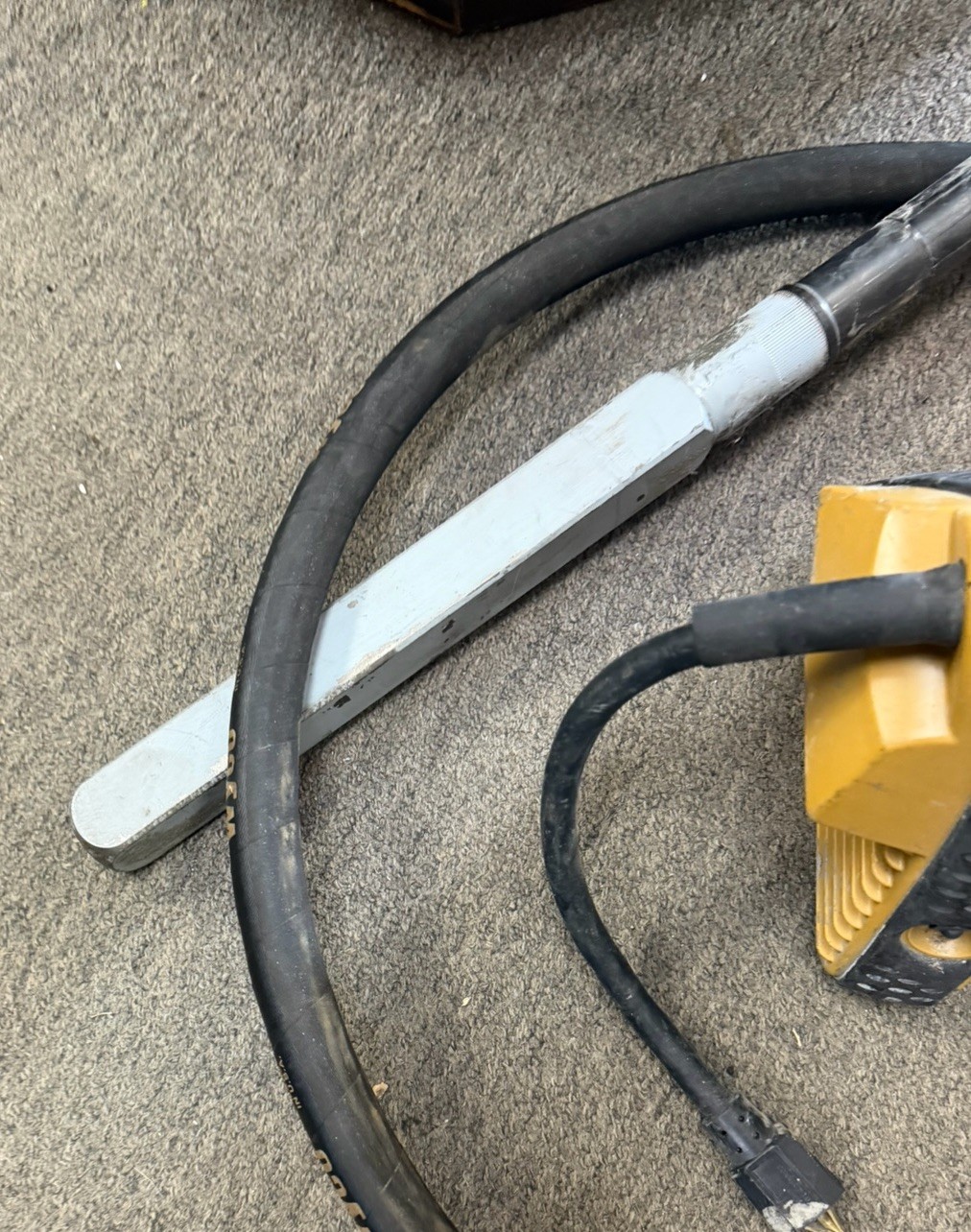 WYCO 995 (W995G1T-100-10) Electric Concrete Vibrator w/ 10 ft L Shaft (488H56)