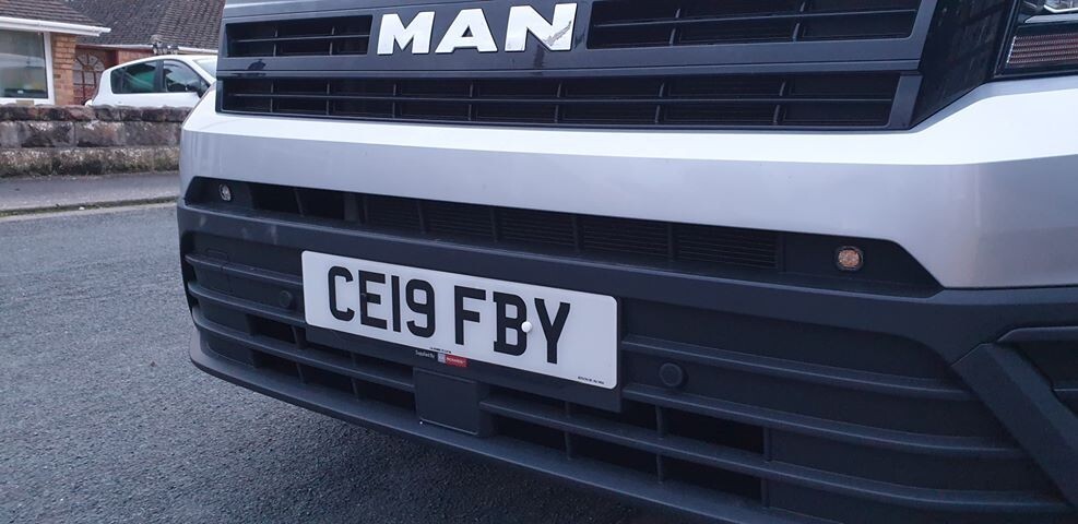 ROUND BUTTON LOW PROFILE FLUSH FIT AMBER LED STROBE EMERGENCY WARNING LIGHT