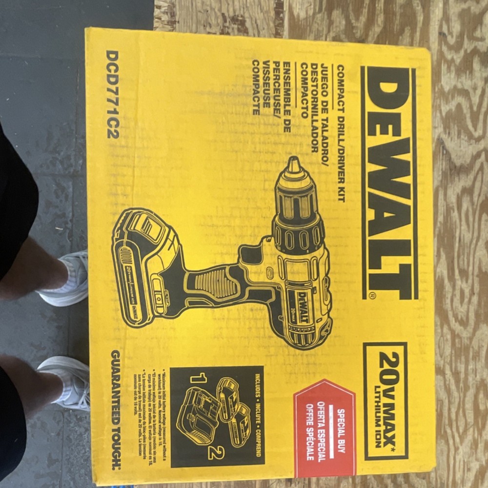 DEWALT DCD771C2 20V MAX Lithium-Ion Compact Drill Driver Kit, 2 Batteries