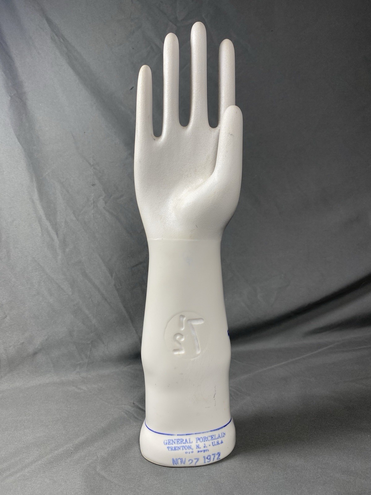 VINTAGE GLOVE MOLD RIGHT HAND 1972 GENERAL PORCELAIN TRENTON NJ SIZE 7 1/2