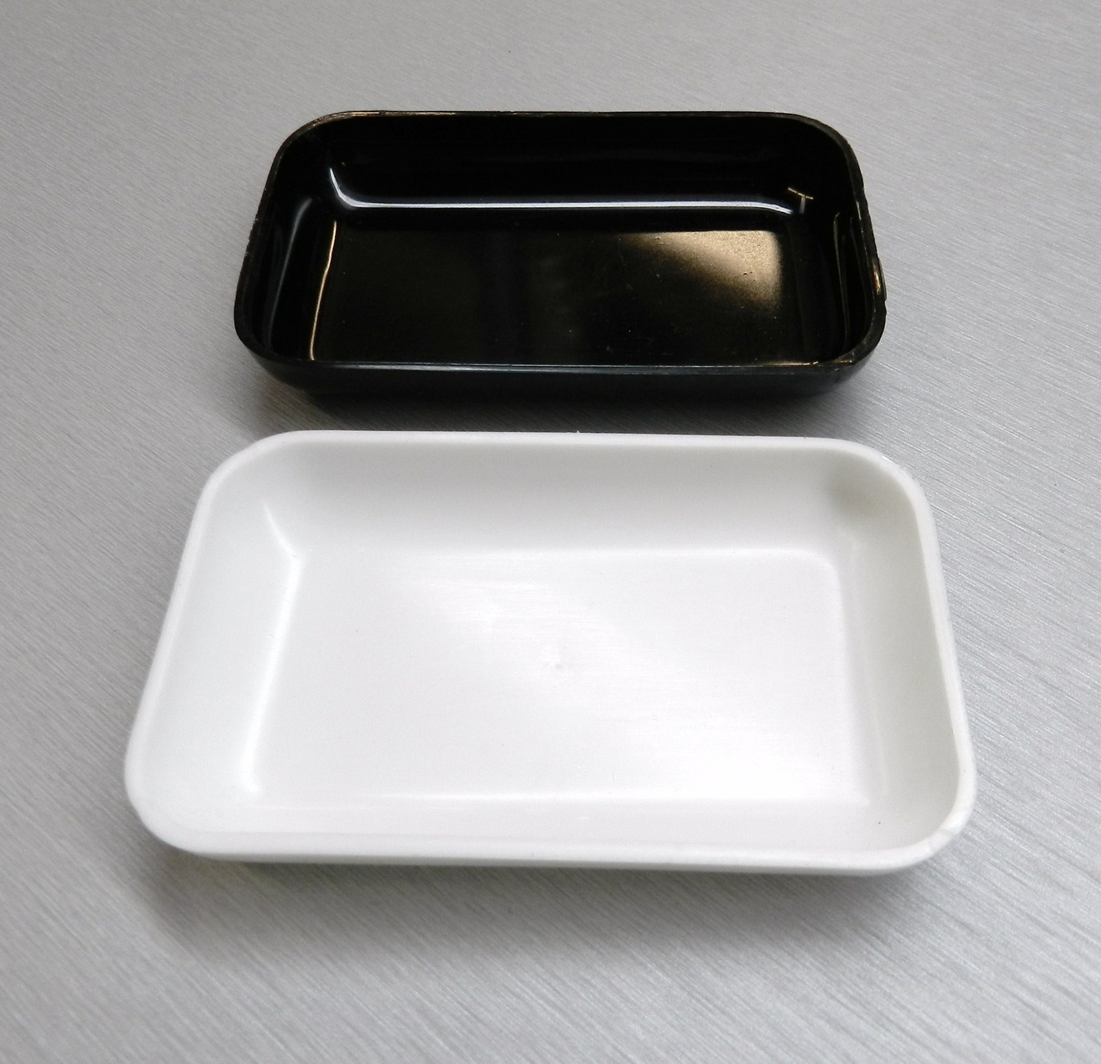 Sorting Trays Plastic for Diamonds Beads Gemstones White & Black Open Trays 2 pc