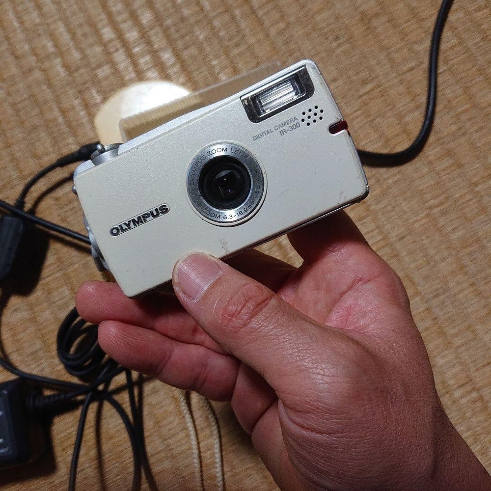 OLYMPUS Silver Compact Digital Camera Tested Working Seller Japan