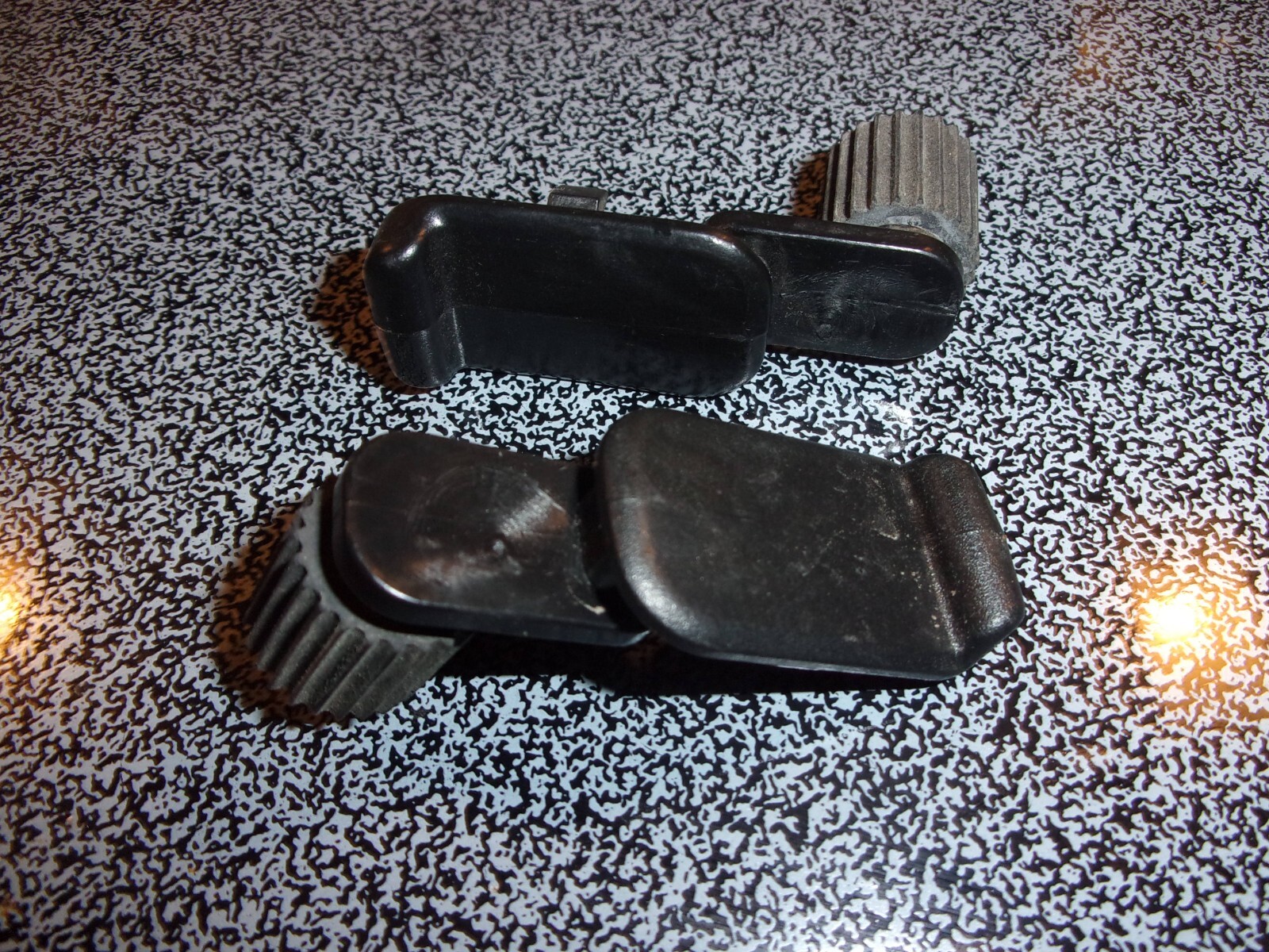 HONDA CRV GLOVE BOX DOOR DASH CLIP FASTENER HOOK STOPPER RETAINER ARM PAIR OEM