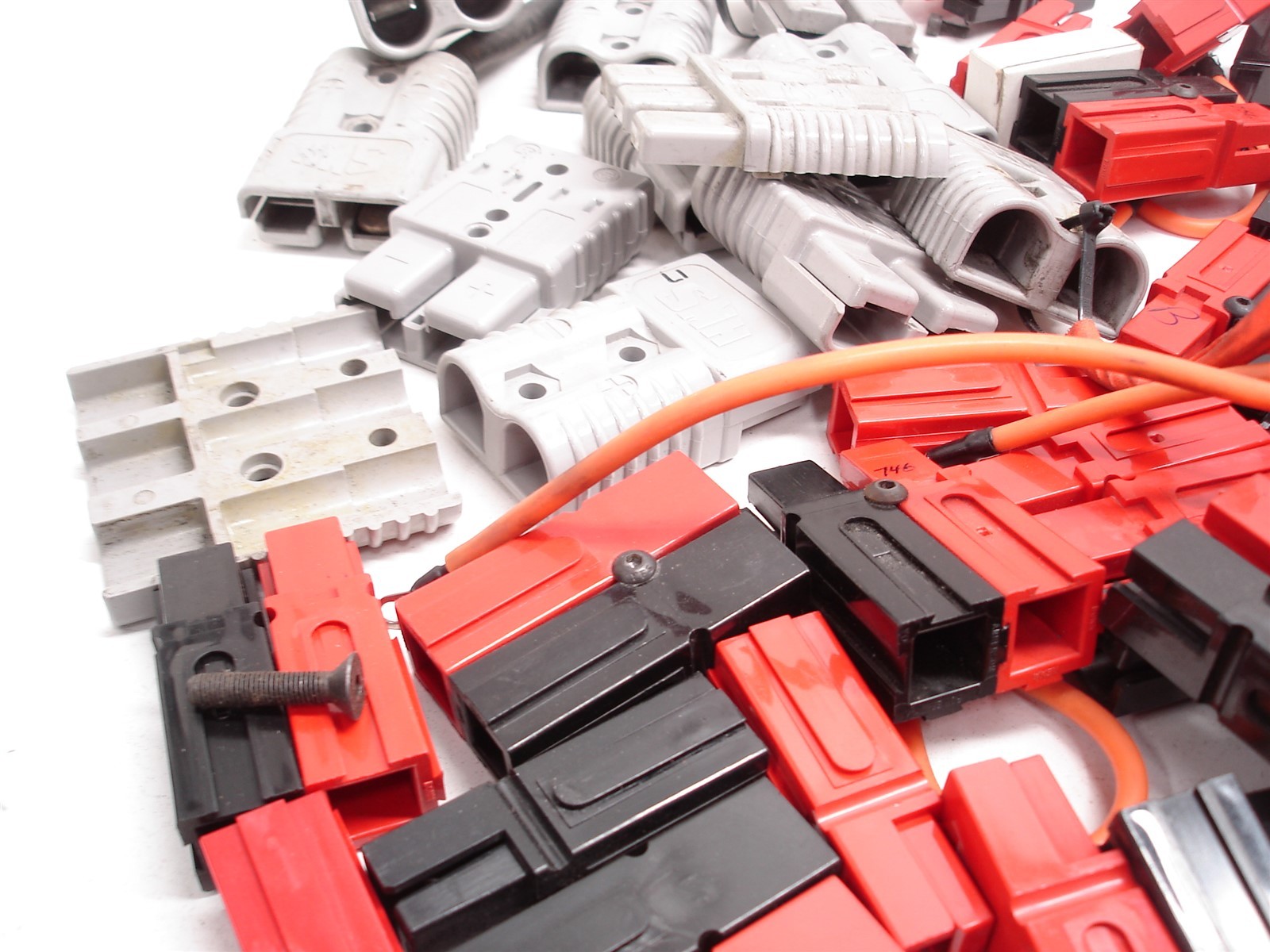 165 TOTAL NASCAR ASSORTED ANDERSON QUICK CONNECT BATTERY WIRE CONNECTOR HOUSINGS