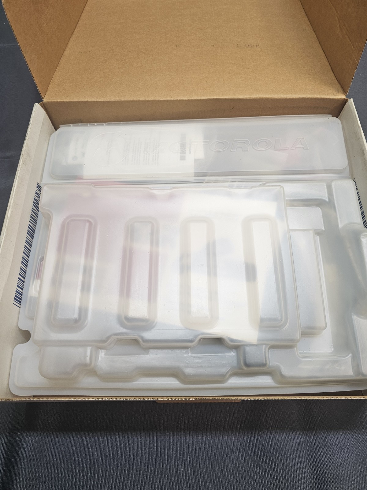 NEW in Box Motorola CDM750 UHF 403-470MHz 40 Watt AAM25RKC9AA1AN