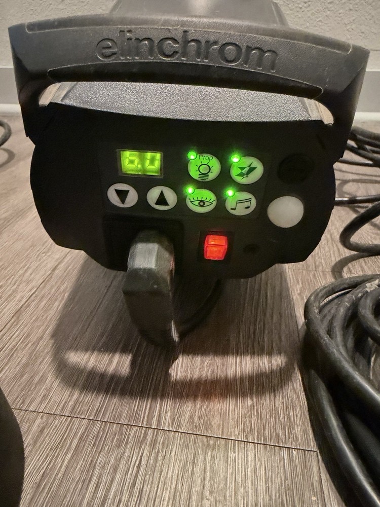 TESTED - Elinchrom D-Lite 4 it Bundle - 2 Light Units