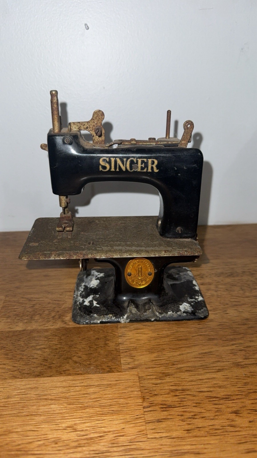 Vintage Singer Children Cast Iron Toy (read description)