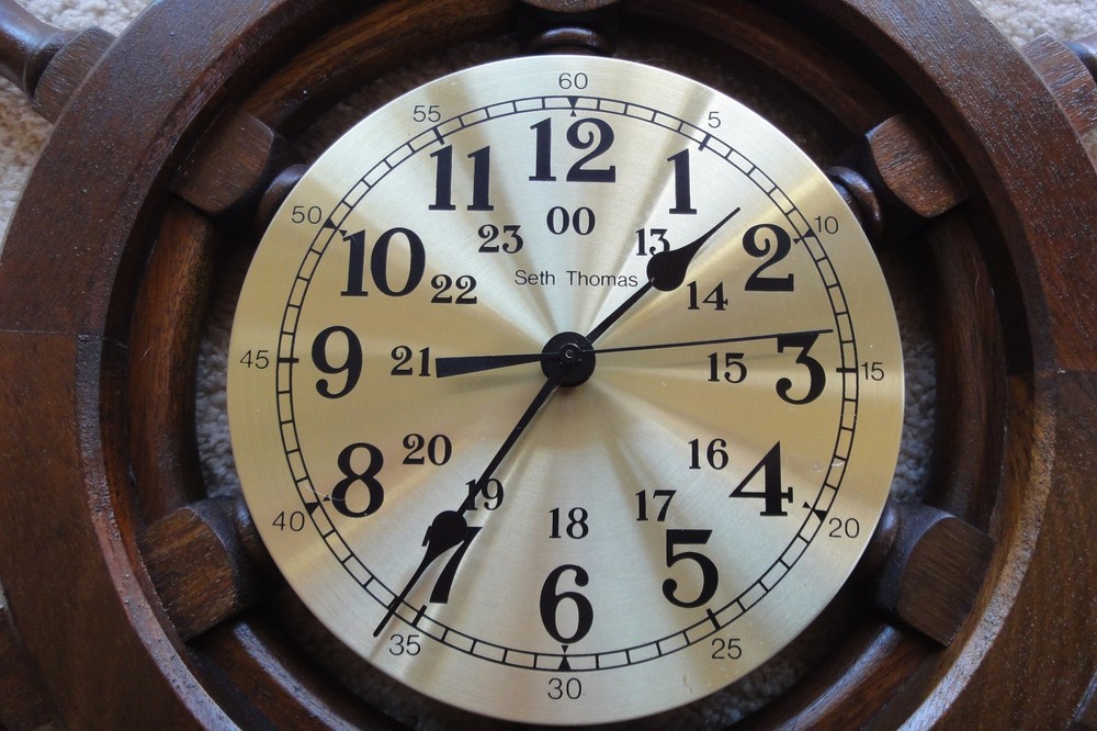 Vintage Seth Thomas nautical ship wheel, wall clock. Works! Nice!