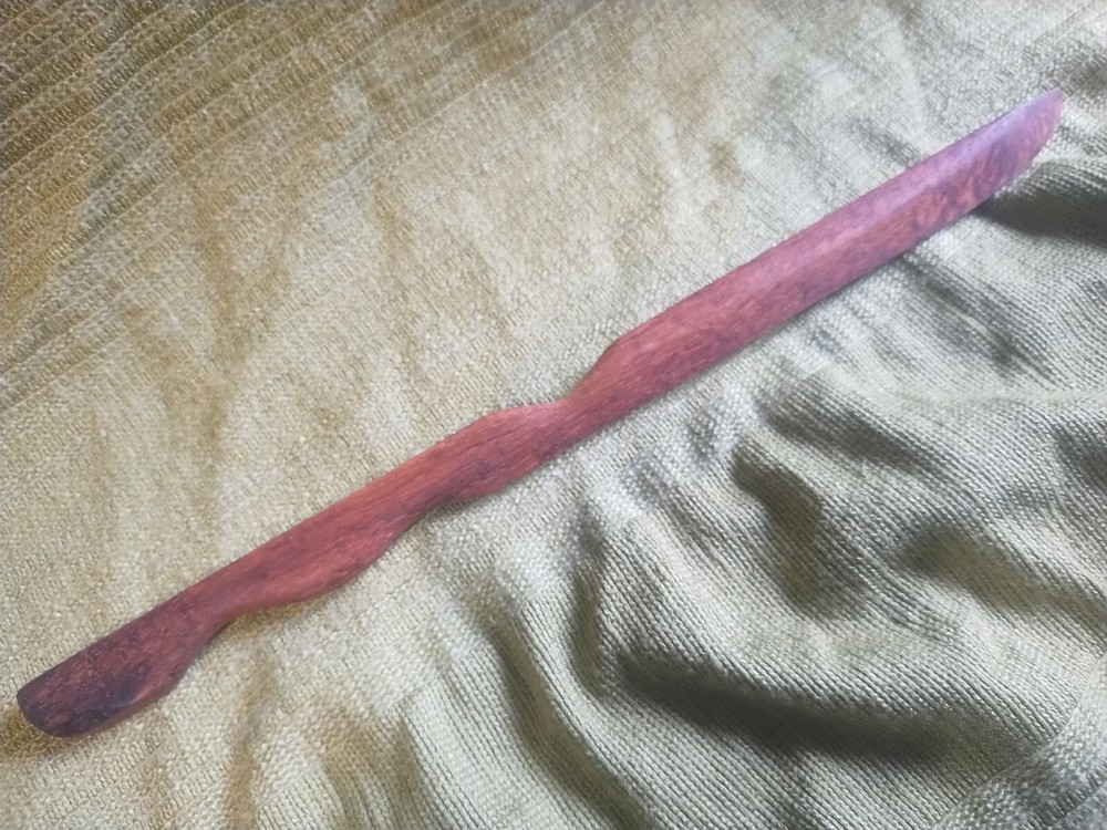 long red spreader knife