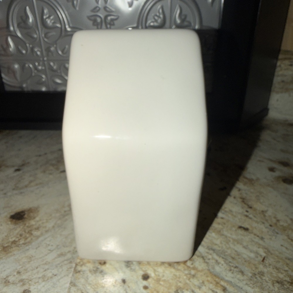 RAE DUNN SHAMROCK CERAMIC DESK CLOCK