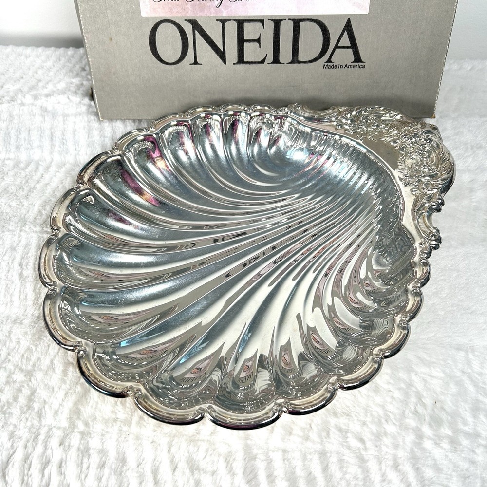 Vintage Oneida Silver Plate Shell Shaped Serving Dish NEW