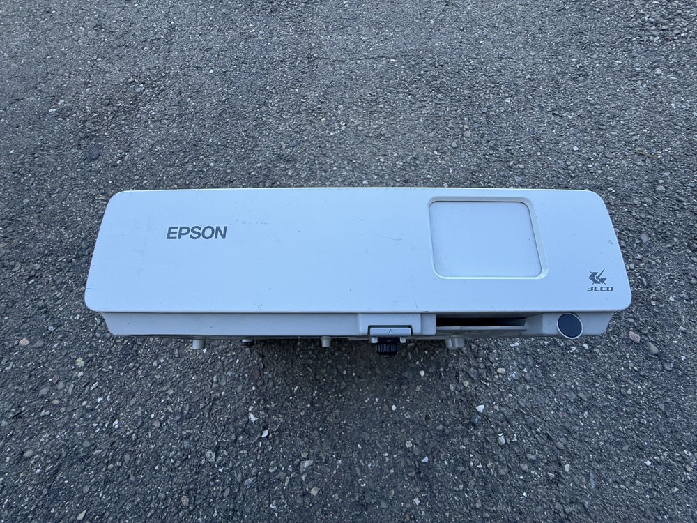 Epson LCD Projector PowerLite 83+ Model EMP-83H