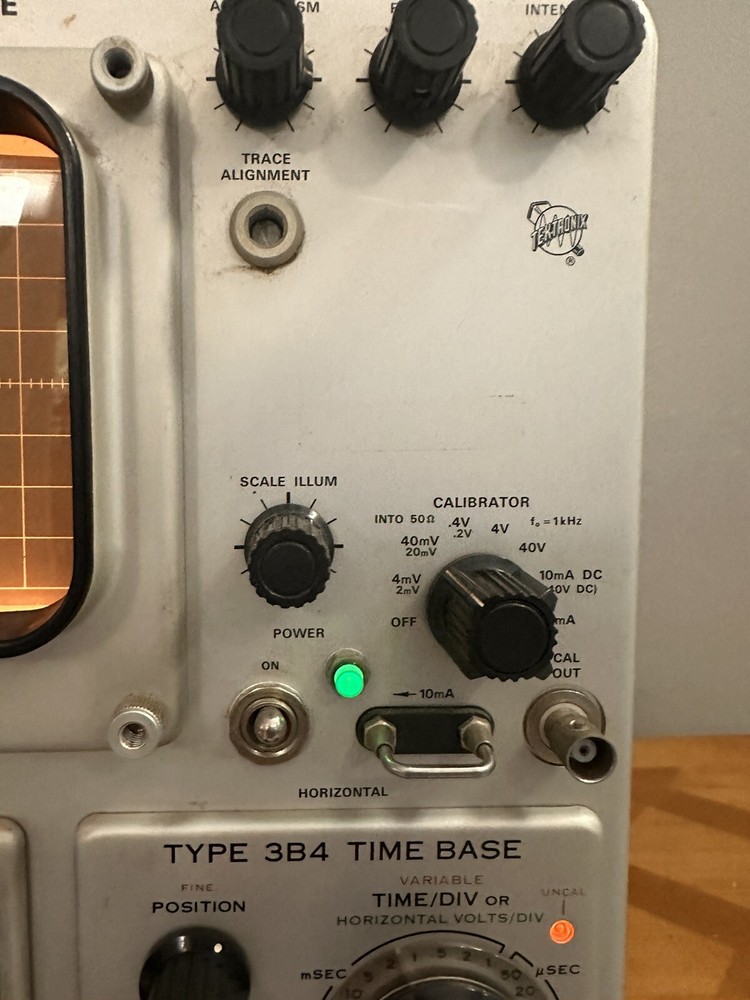 TEKTRONIX TYPE 561B OSCILLOSCOPE w/ TYPE 3A6, Type 3B4 READ…