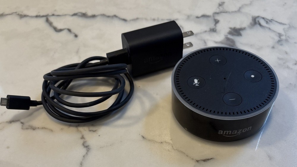 Amazon Echo Dot 2nd Generation Model RS03QR Black Smart Speaker W/Power Supply