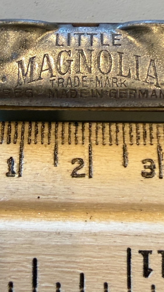 Harmonica mangolia 1930'miniature 5 hole works great
